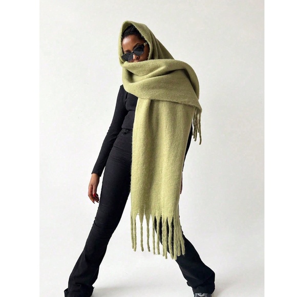 Green Wide Shawl Scarf With Tassels Fuzzy Knit - Picture 6 of 9